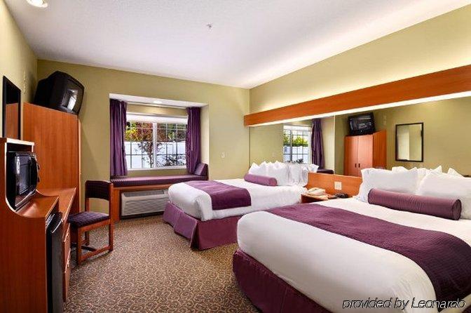 Stay Beyond Inn & Suites Elma Room photo